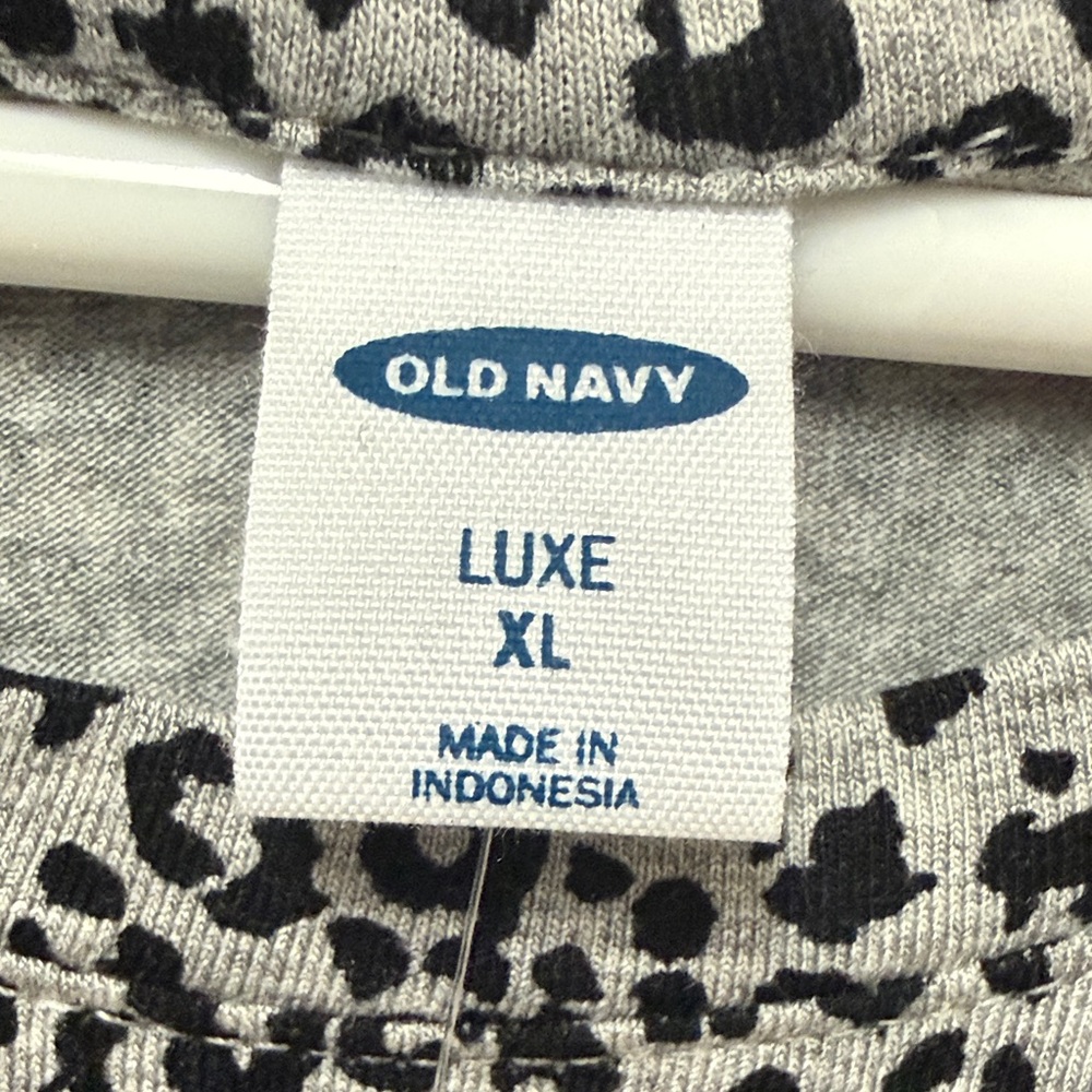 NWT OLD NAVY Gray Leopard Print Short Sleeve Top - Picture 2 of 12